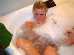 Young amateurs girl in bath no.02  20/50