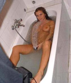 Young amateurs girl in bath no.02  44/50