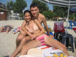 Beach amateurs topless - young girls no.09  10/44
