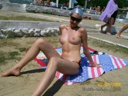 Beach amateurs topless - young girls no.09  12/44