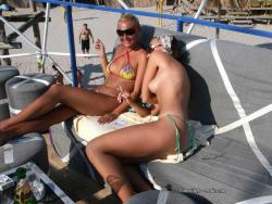 Beach amateurs topless - young girls no.09  22/44