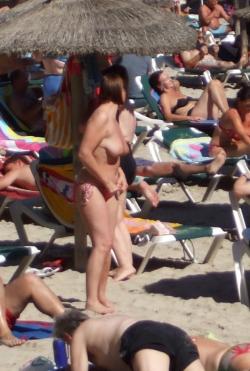 Topless beech girls mallorca  34/89