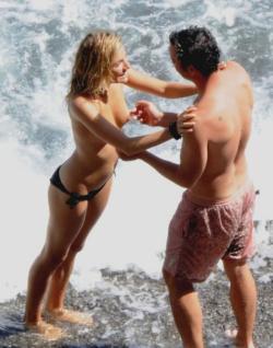 Celeb - sienna miller topless at the beach 3/27