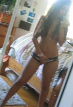 Amateur greek girl and her selfpics 23/28