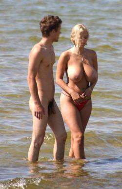 Nudist beach fun  31/49