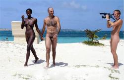 I love the nudist beach (50 pics)