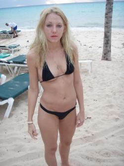 Girlfriend in micro bikini at beach 23/48