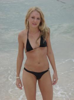 Girlfriend in micro bikini at beach 27/48