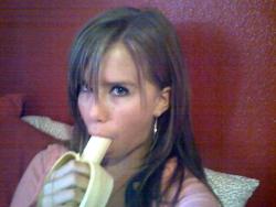 Blonde and her self shot with banana (85 pics)