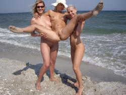 Pikotop - very nice girls naked at beach 6/85