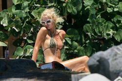 Paris hilton hawaii bikini (18 pics)