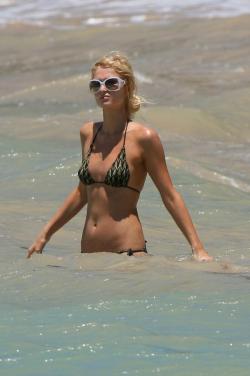 Paris hilton hawaii bikini  11/18