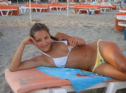 Young amateur nude girl on holiday  29/34