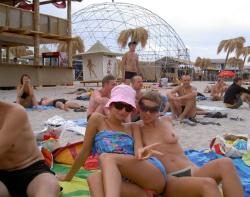 Pikotop - topless top girls at beach 25/50
