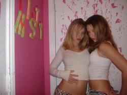 2 sexy teen lesbians 26/26