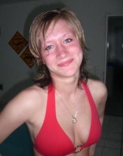 German girlfriend poses naked 2/11