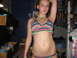 Sexy teen girlfriend shows her cunt 33/43
