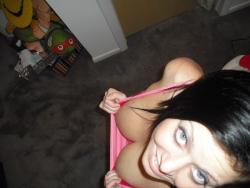 Amateur hottie poses 31/31