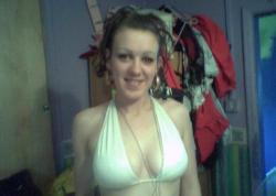 Brunette girlfriend shows her naked body 28/36