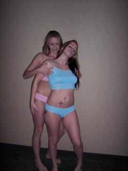 2 sexy amateur lesbian chicks 6/57