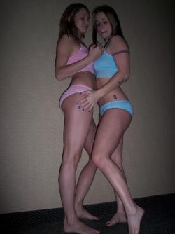 2 sexy amateur lesbian chicks 8/57