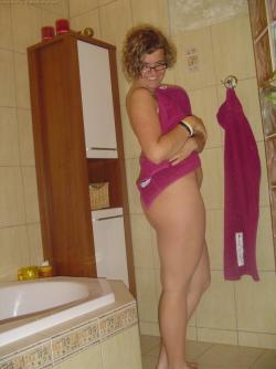 Amateur gf shows her hot naked body 14/59