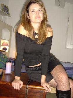 Posing milf 5/42