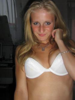 I love this blonde teen slut 15/58