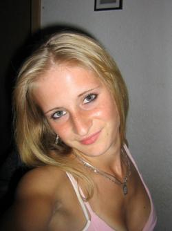 I love this blonde teen slut 25/58