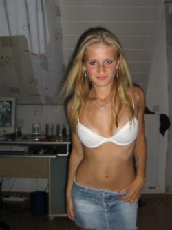 I love this blonde teen slut 35/58