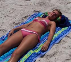 Beach bikini cameltoe 6 (amateur) 9/15