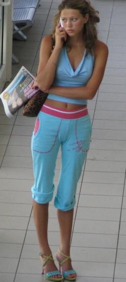 Street cameltoe(45 pics)