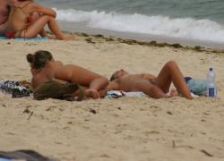 Nudist at the beach 42/58