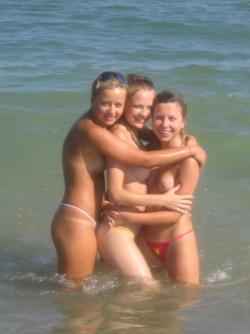 3 teens on the beach (35 pics)