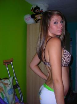 Hot brunette , make awesome pics 3/20