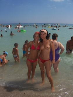 Topless girls and sand (romanian beaches) 001 6/168