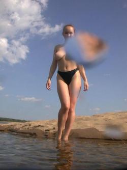 Girlfriend at beach(11 pics)