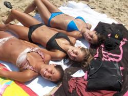Nice girls on the beach no.01 19/20