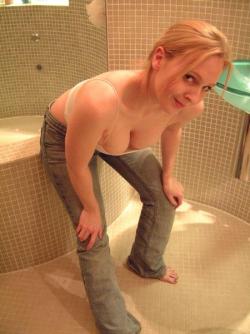 Busty blonde 331/418