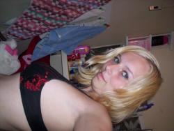 Sexy blonde selfpics 14/32