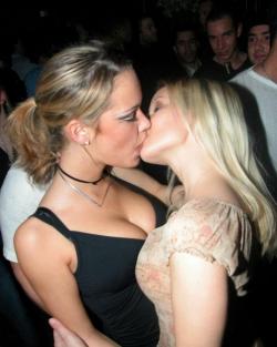 Amateur lesbian kisses 01 14/43