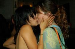 Amateur lesbian kisses 01 19/43