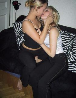 Amateur lesbian kisses 03 96/143