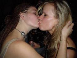 Amateur lesbian kisses 03 111/143
