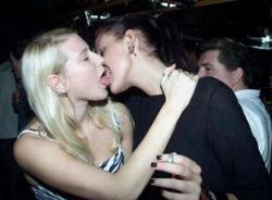 Amateur lesbian kisses 03 113/143