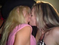 Amateur lesbian kisses 03 114/143