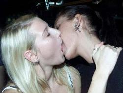 Amateur lesbian kisses 03 138/143
