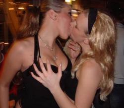 Amateur lesbian kisses 03 141/143