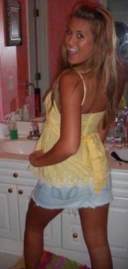 Tanned teen 21/41