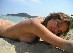 Pretty girl topless at beach  24/33